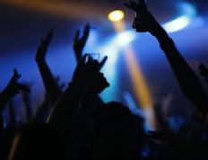 篮网引发争议！穆古鲁扎官方宣布败北新规观众掌声雷动